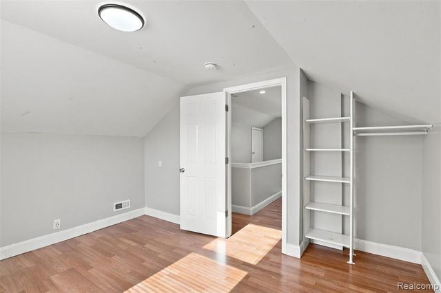 8781 Albany Street, Oak Park, MI 48237