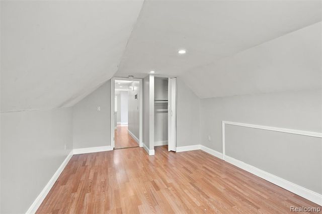 8781 Albany Street, Oak Park, MI 48237