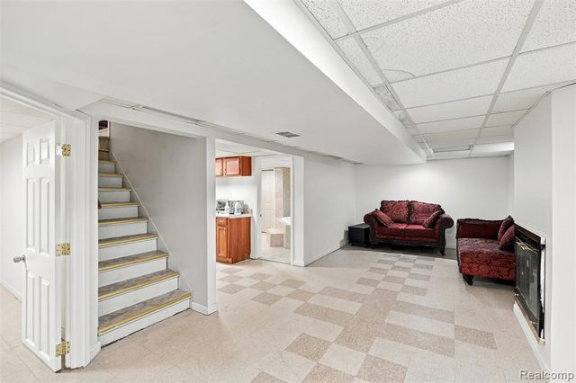 8781 Albany Street, Oak Park, MI 48237