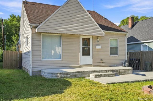 8781 Albany Street, Oak Park, MI 48237