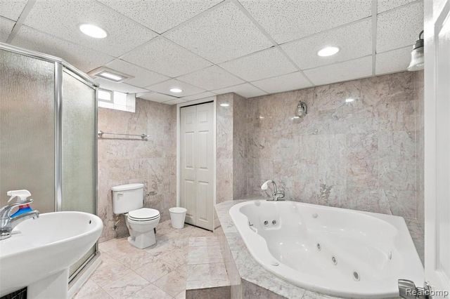8781 Albany Street, Oak Park, MI 48237