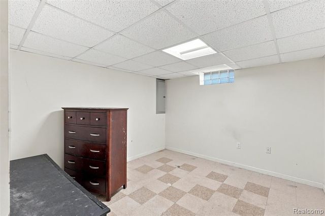 8781 Albany Street, Oak Park, MI 48237