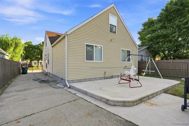 8781 Albany Street, Oak Park, MI 48237