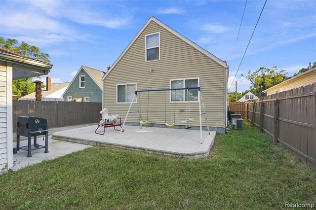 8781 Albany Street, Oak Park, MI 48237