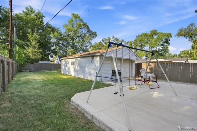 8781 Albany Street, Oak Park, MI 48237