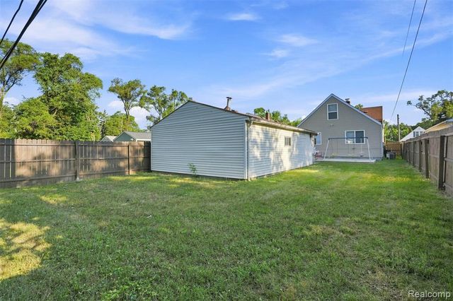 8781 Albany Street, Oak Park, MI 48237