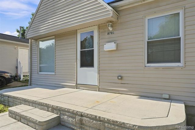 8781 Albany Street, Oak Park, MI 48237