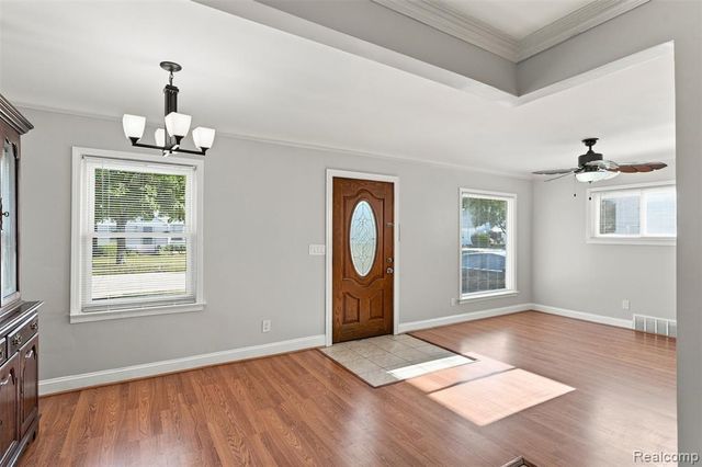 8781 Albany Street, Oak Park, MI 48237