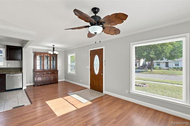8781 Albany Street, Oak Park, MI 48237