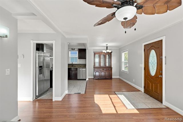 8781 Albany Street, Oak Park, MI 48237