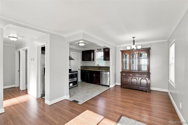 8781 Albany Street, Oak Park, MI 48237