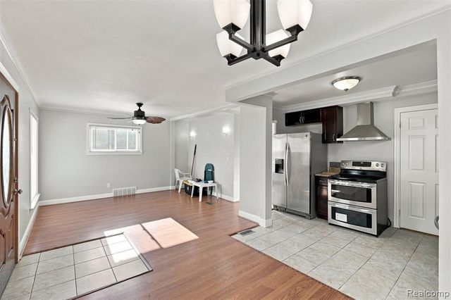 8781 Albany Street, Oak Park, MI 48237