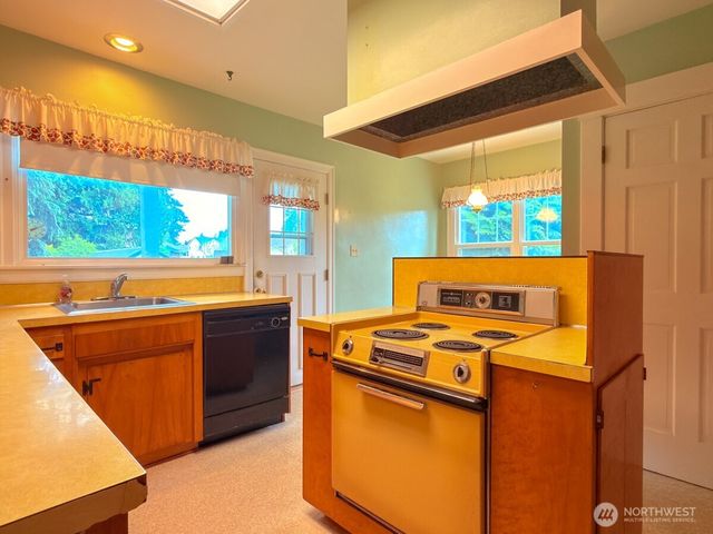 612 S 160th Street, Burien, WA 98148
