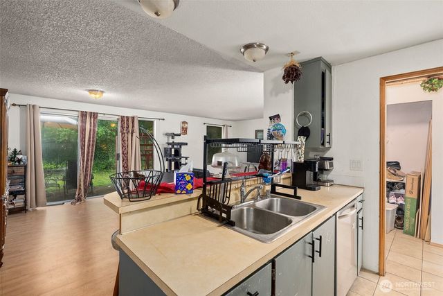 5709 20th Avenue SE, Lacey, WA 98503