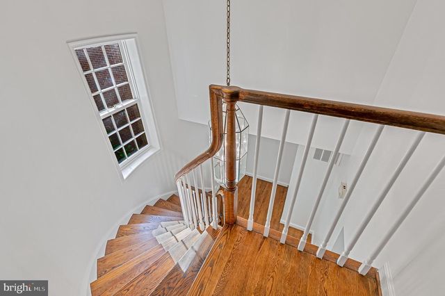 2424 S QUEEN ST, Arlington, VA 22202