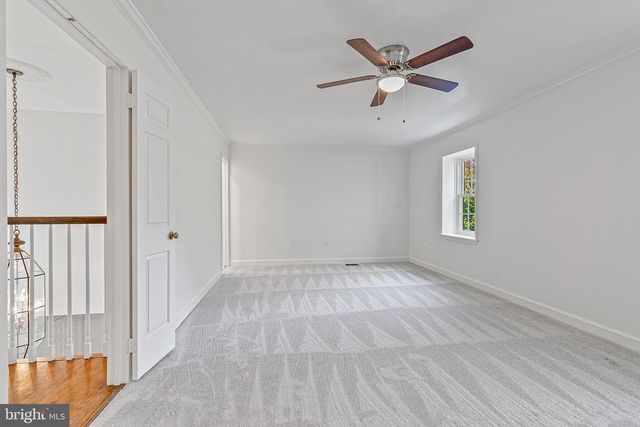 2424 S QUEEN ST, Arlington, VA 22202