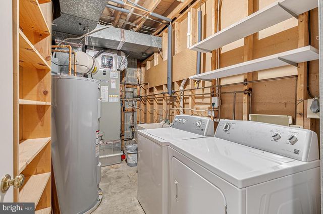 2424 S QUEEN ST, Arlington, VA 22202