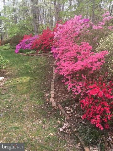 2424 S QUEEN ST, Arlington, VA 22202