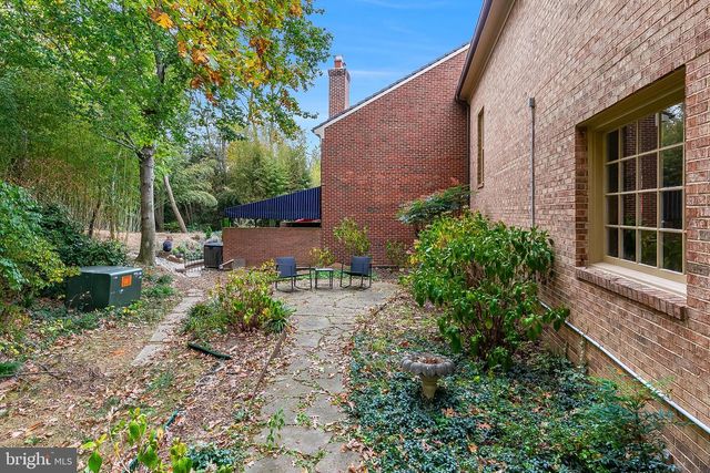 2424 S QUEEN ST, Arlington, VA 22202