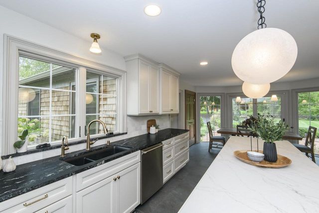 15025 Westover ROAD, Elm Grove, WI 53122