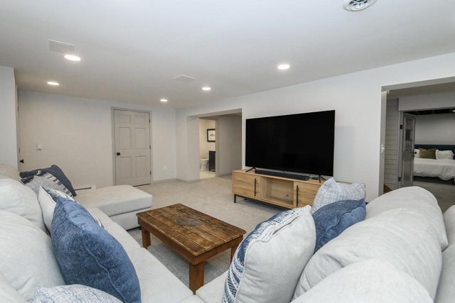 15025 Westover ROAD, Elm Grove, WI 53122