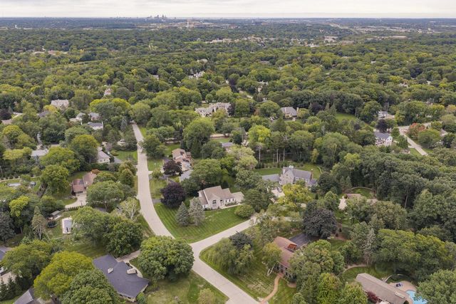 15025 Westover ROAD, Elm Grove, WI 53122