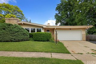 2400 Hyde Park Avenue, Waukegan, IL 60085