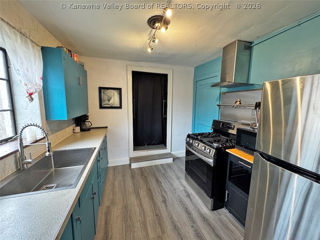 726 Amity Drive, Charleston, WV 25302