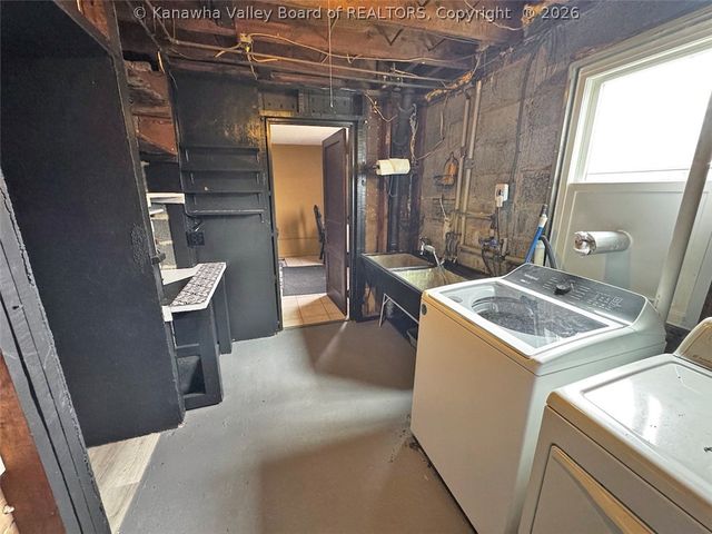 726 Amity Drive, Charleston, WV 25302