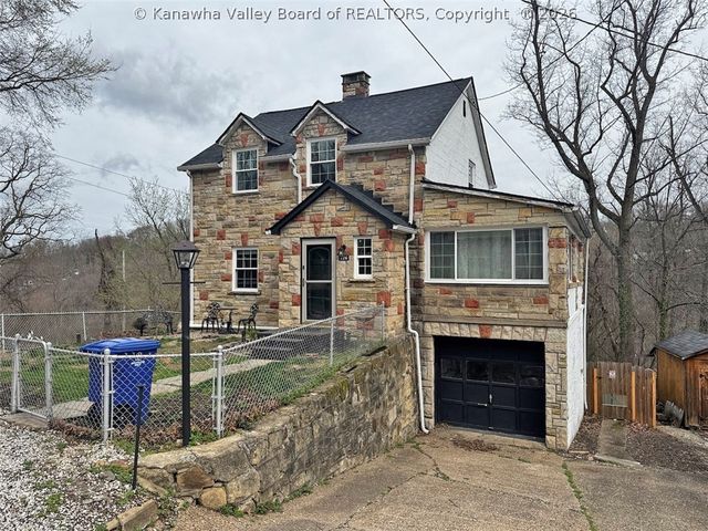 726 Amity Drive, Charleston, WV 25302