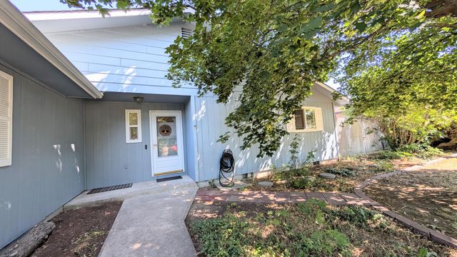 4965 Laurelwood Drive, Klamath Falls, OR 97603