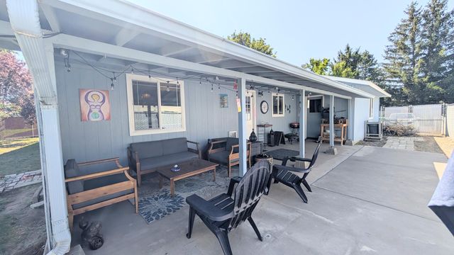 4965 Laurelwood Drive, Klamath Falls, OR 97603