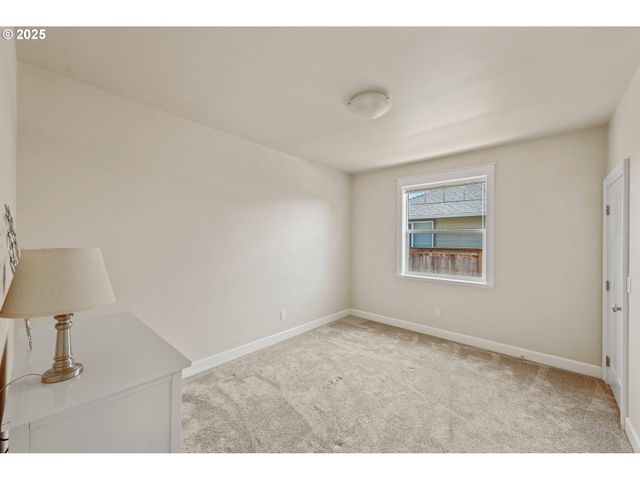 847 CARTER St, Bandon, OR 97411