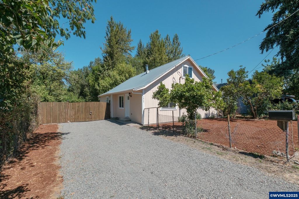 1854 Ulex St, Sweet Home, OR 97386