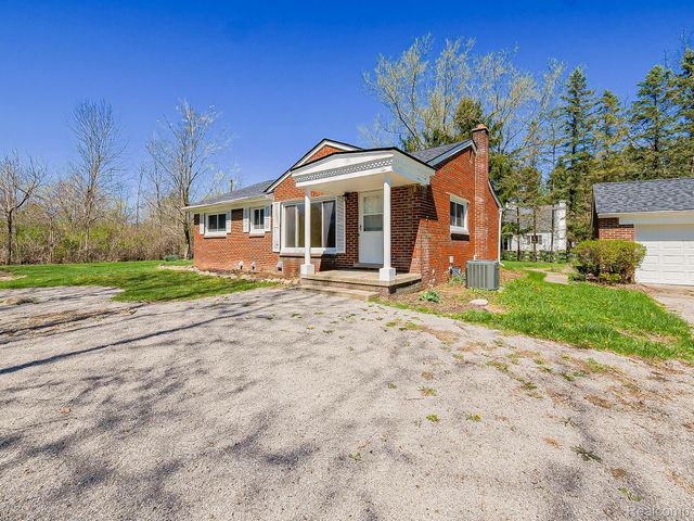 8701 Brookville Road, Salem Township, MI 48170