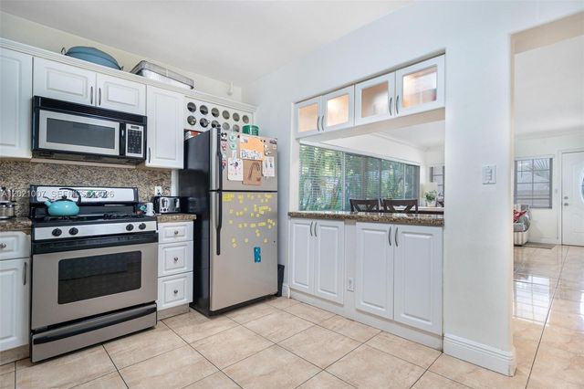 1135 92nd St 104, Bay Harbor Islands, FL 33154
