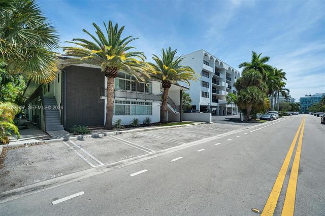 1135 92nd St 104, Bay Harbor Islands, FL 33154
