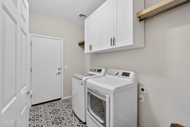 5218 S LINDENWOOD Circle, Mesa, AZ 85212