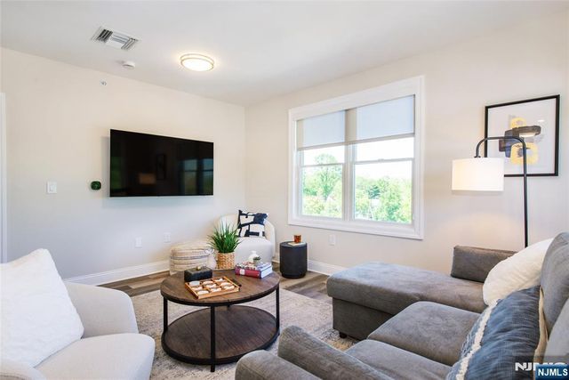 246 Main Street 303, Chatham Borough, NJ 07928