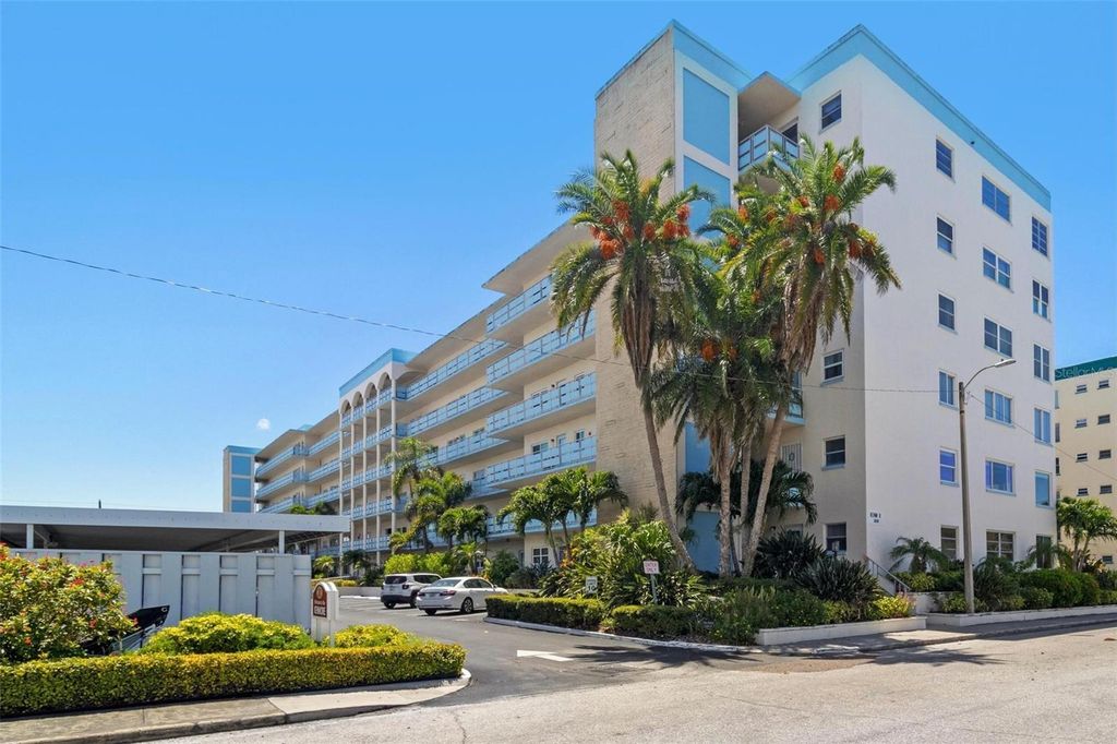 Image 3 of property listing at 2850 59TH STREET S 311, Gulfport, FL 33707