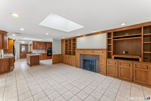 883 Sawmill Road, West Haven, CT 06516