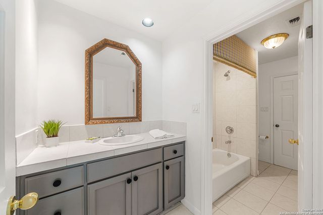 2 REMINGTON RUN, San Antonio, TX 78258