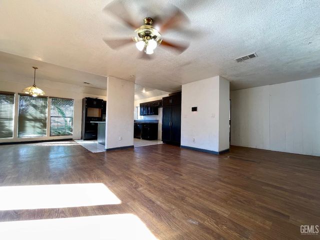 3913 Foxwood Street, Bakersfield, CA 93306