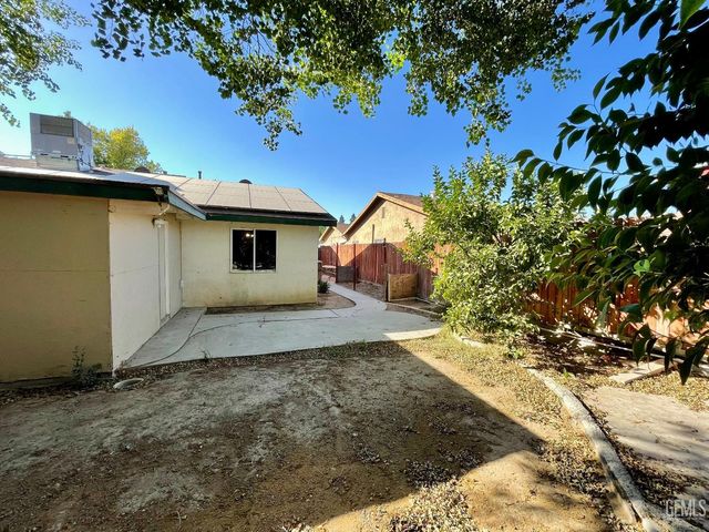 3913 Foxwood Street, Bakersfield, CA 93306