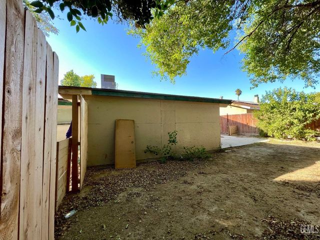3913 Foxwood Street, Bakersfield, CA 93306