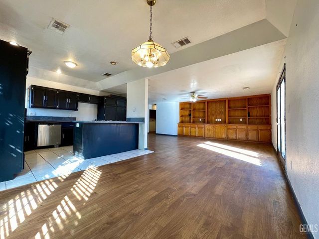 3913 Foxwood Street, Bakersfield, CA 93306