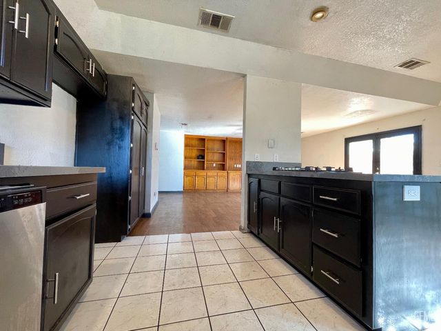 3913 Foxwood Street, Bakersfield, CA 93306