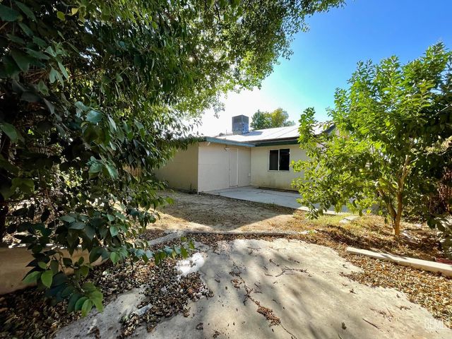 3913 Foxwood Street, Bakersfield, CA 93306