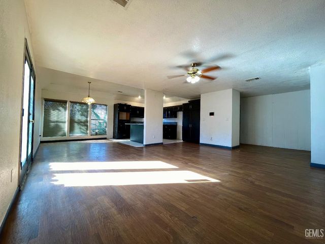 3913 Foxwood Street, Bakersfield, CA 93306