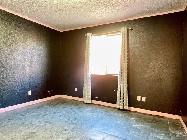 3913 Foxwood Street, Bakersfield, CA 93306